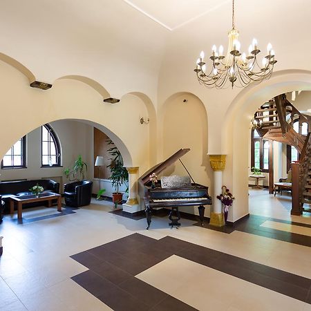 Готель Casa Danielescu Тиргу-Жіу Екстер'єр фото